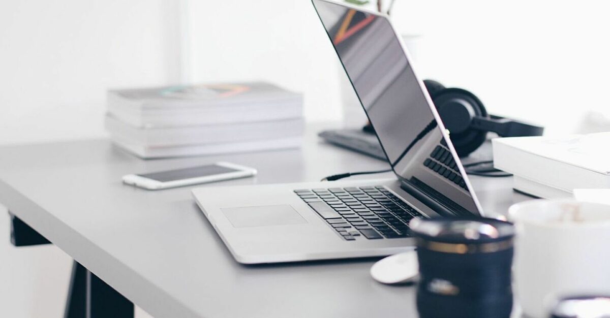 Html email header